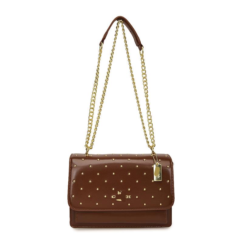 

2025 Европейская и американская женская маленькая квадратная лаковая сумка через плечо на цепочке с заклепками кофейный