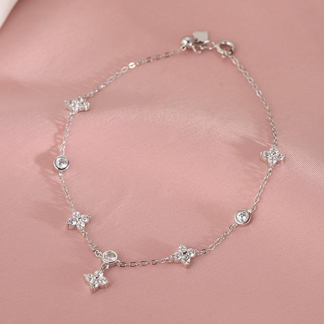 Shiny Diamond Zircon Four-Leaf Flower Bracelet Women'S Light Luxury Temperament Is Versatile, Simple And Exquisite Handmade Birthday Gift