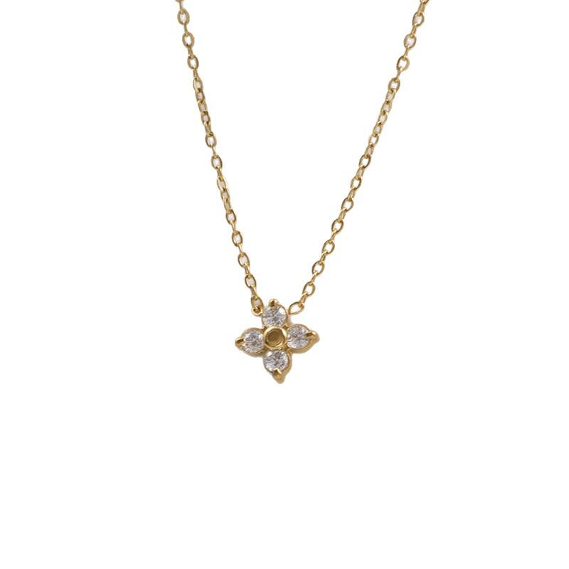 Gold-Plated Titanium Steel Flower Necklace with Inlaid Diamond and Clover Pendant - Non-Fading Luxury Clavicle Chain