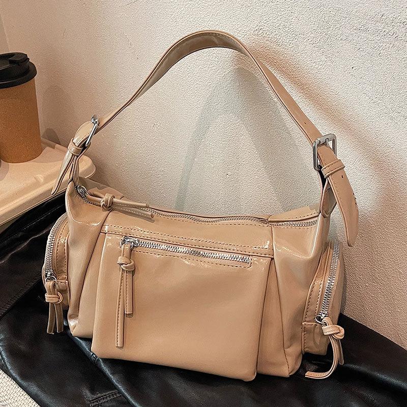 Autumn and winter trend locomotive style multi-pocket underarm bag women's commuter fashion PU soft leather solid color messenger bag