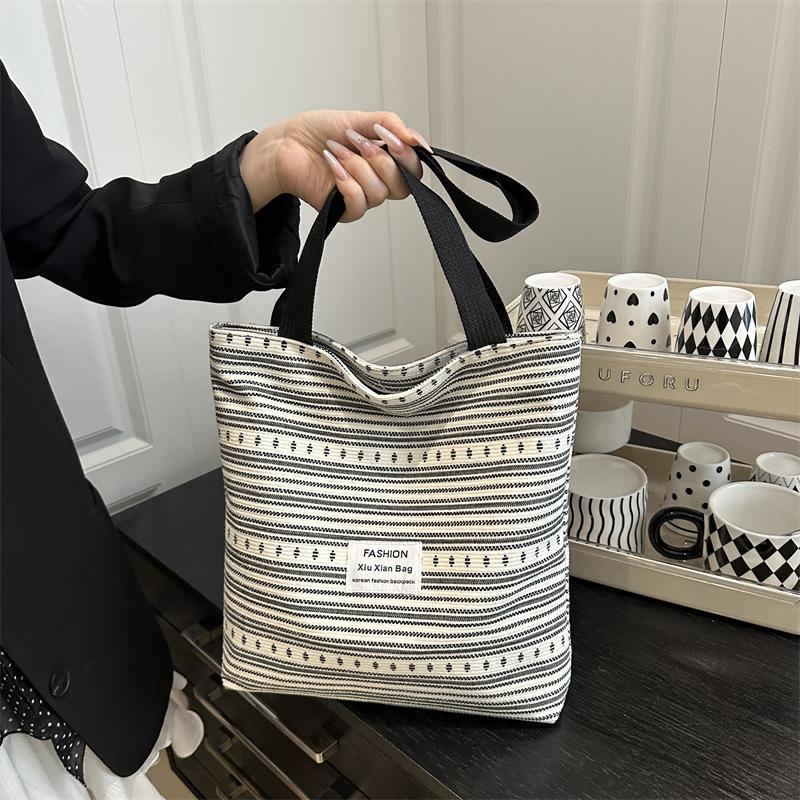 

Простая полосатая новая сумка-тоут большой вместимости женская личность универсальный зарубежный стиль изысканная студенческая сумка через плечо для занятий чёрный