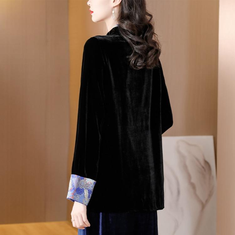 Traditional Chinese Style Winter Velvet Coat with Beautiful Button Detail