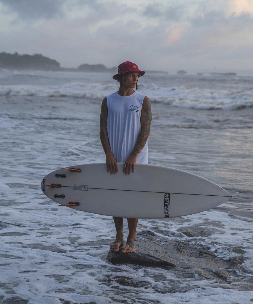 Bichiboikeomyu Surfing Surf Hat Red Candy