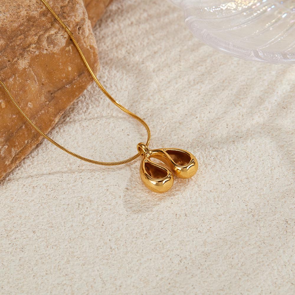 French Retro Teardrop Zircon Necklace: Women's Simple Stainless Steel Clavicle Chain