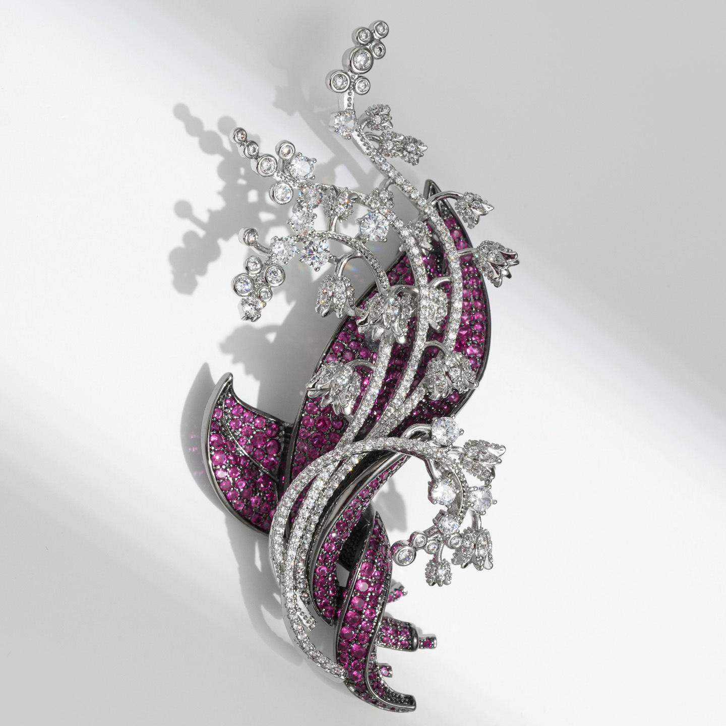 Bo Xin Yun Elegant Rose Red Lily Flower Brooch - Luxury Fashion Accessory for Women
