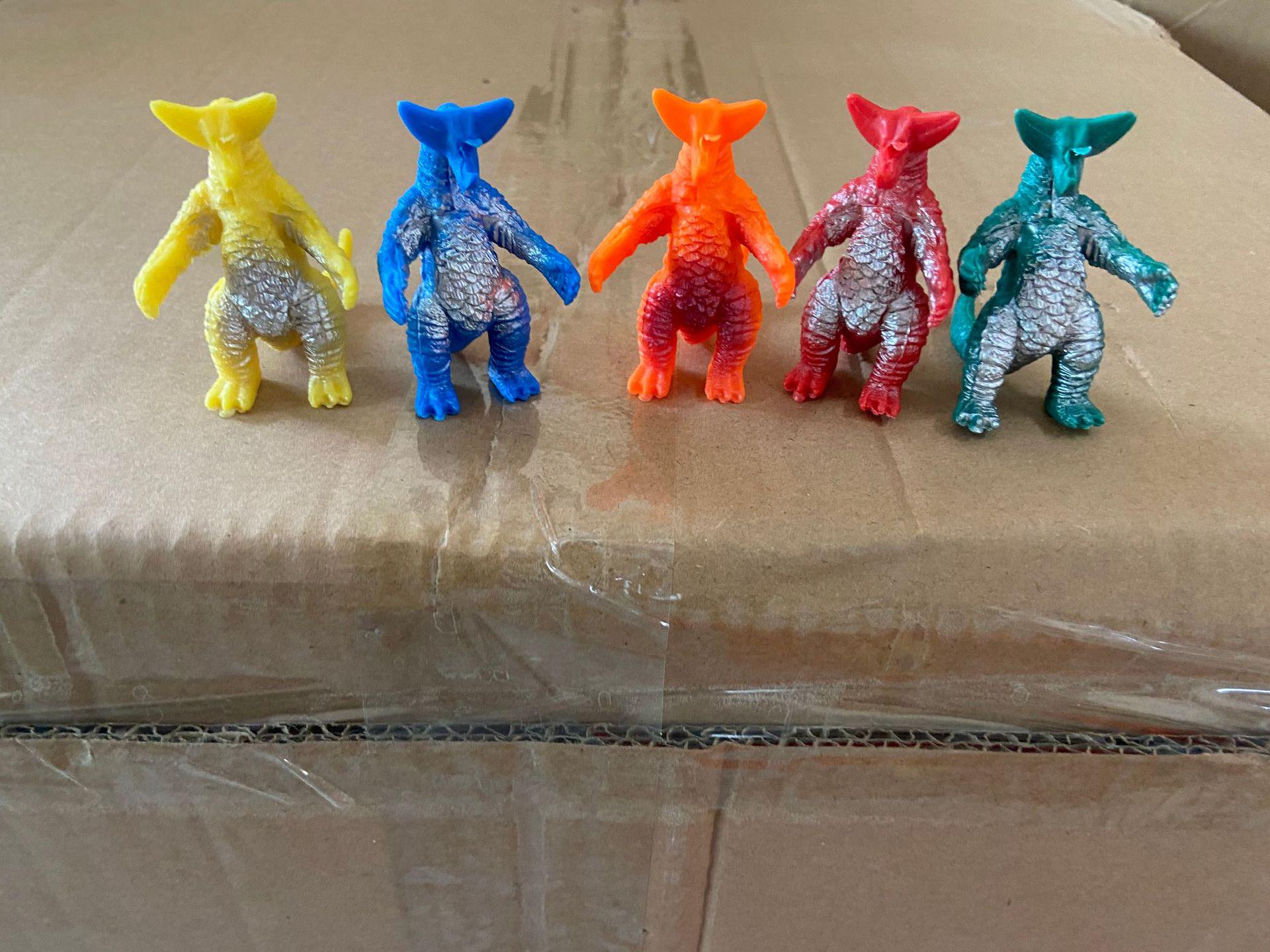 Игрушка «Маленький монстр-динозавр» с бесплатной подарочной картой