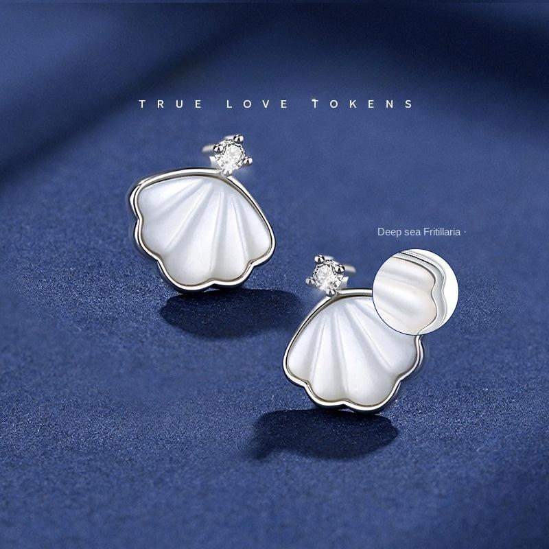 Stainless Steel Cast Minimalist Earrings 18K Waterproof  Sterling Silver Stud Earrings Women's Niche Design High-quality Mother-of-pearl Earrings