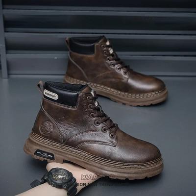 Bottes de mode en cuir véritable pour hommes Bottes de moto Tendance Bottines Rétro Britannique Montantes Bottes pour hommes 2024 Nouvelles Chaussures d'extérieur pour hommes
