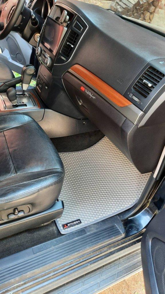 Коврики EVA (серые) для Mitsubishi Pajero Wagon III