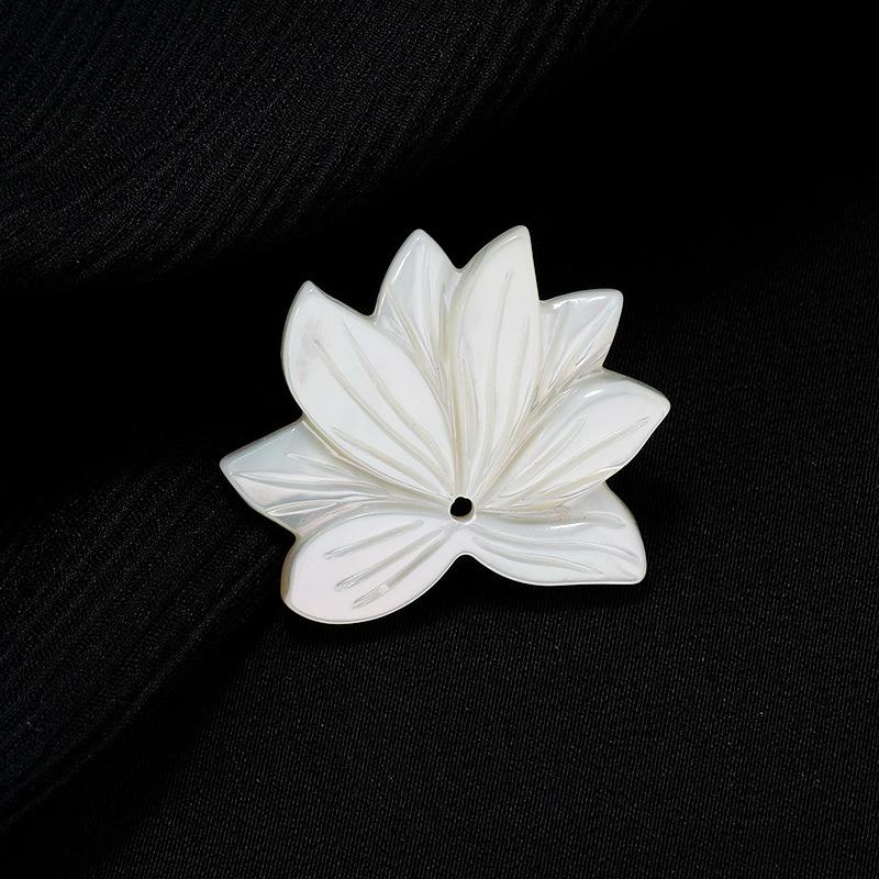 

Natural White Butterfly Shell Lotus Brooch Retro Exquisite Simple Temperament Pin Women s High-end New Chinese Corsage Accessories