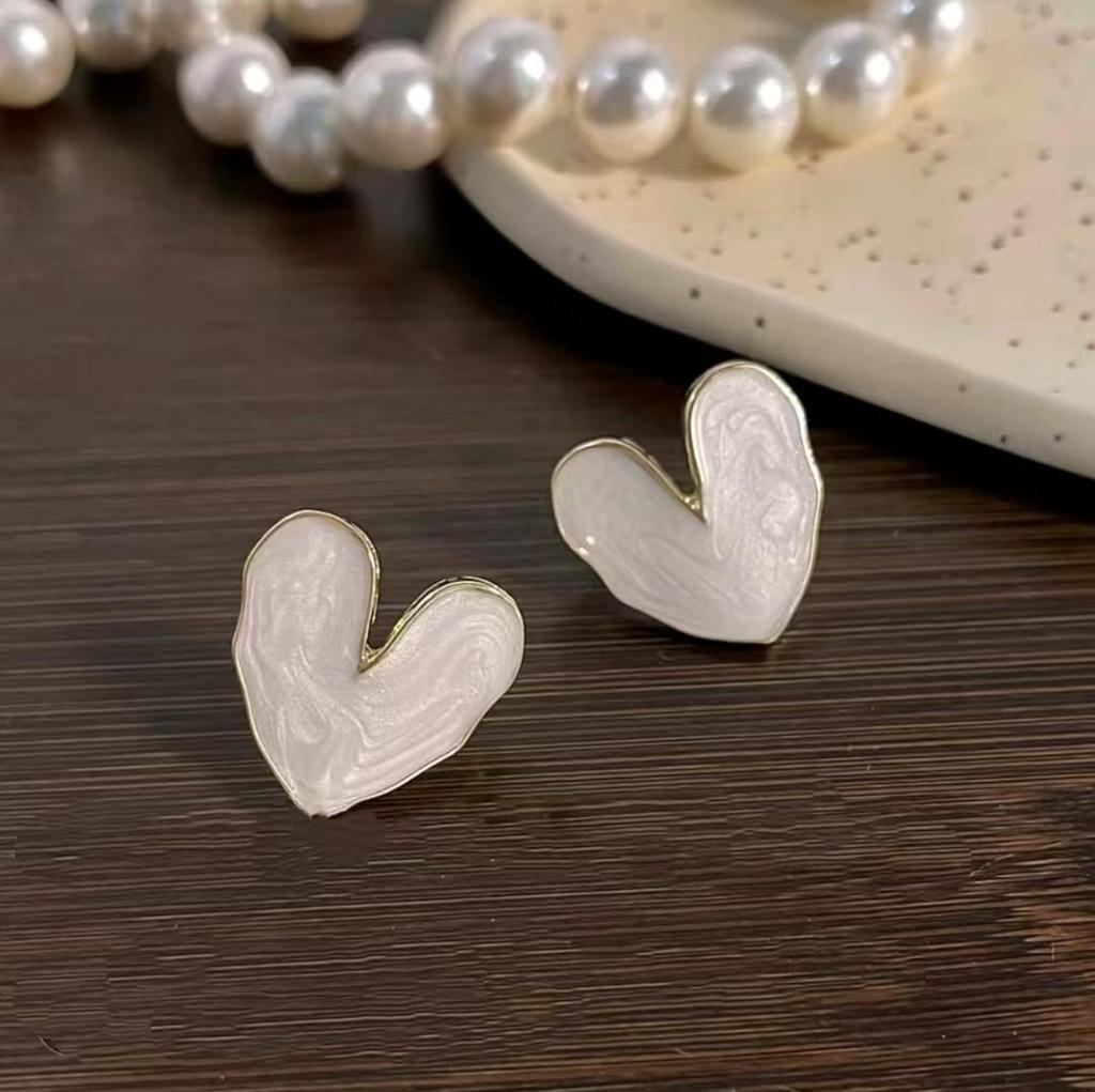 Minimalist French Drop Earrings: Retro, Sweet, Versatile Design with Light Luxury and Unique Personality