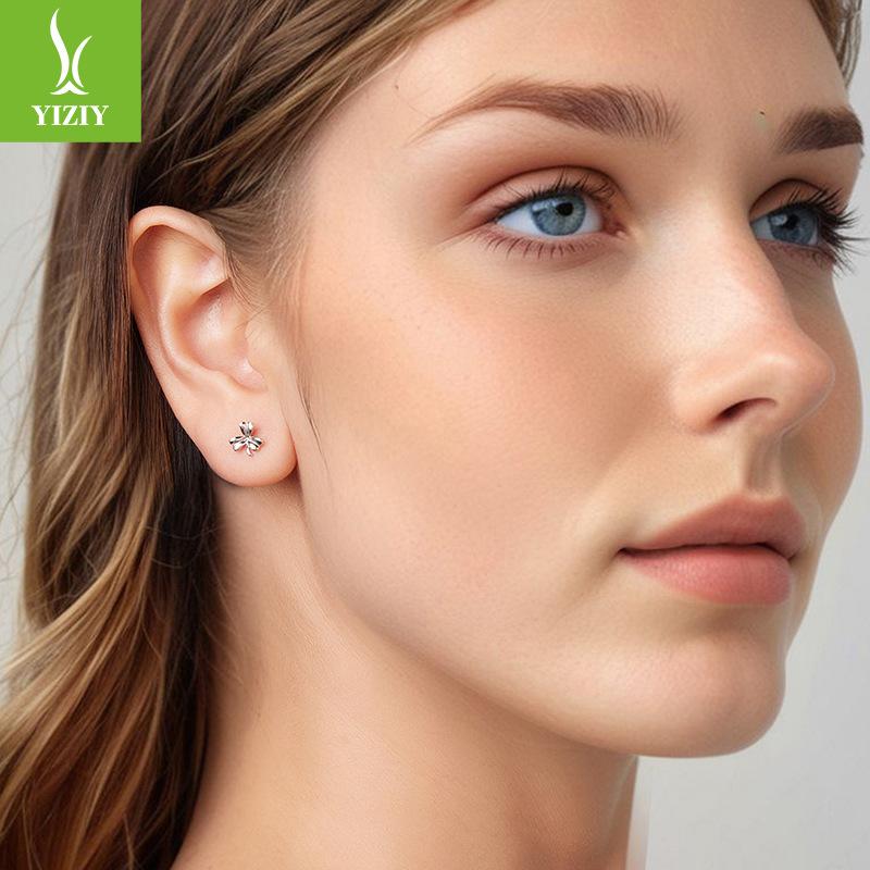 Lucky Clover Plain Silver Stud Earrings Women'S Simple Fashion Leaf S925 Sterling Silver Stud Earrings