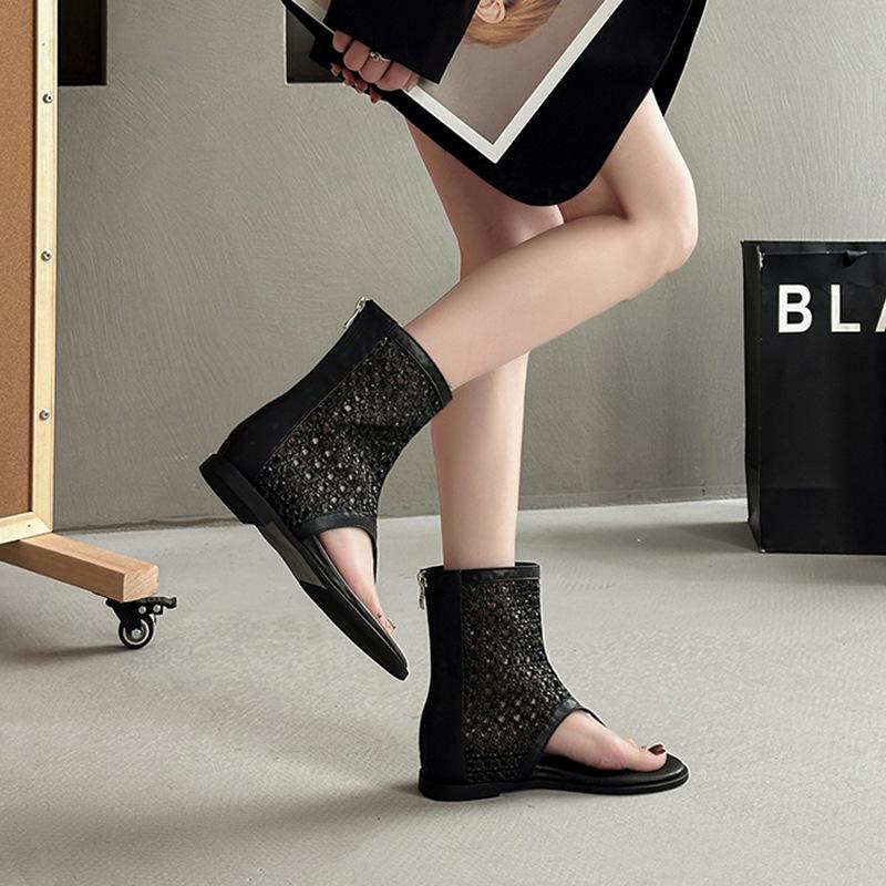 Stylish Simple Niche Design Versatile Hollow Toe Cool Boots Women 2025 Summer New Wear Casual Sandals