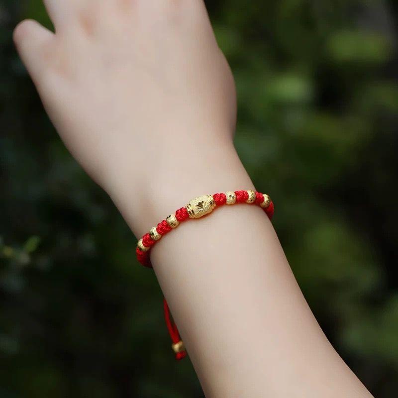 

Вьетнамское песочное золото Счастливые бусины Плетеный браслет для пары Имитация желтого золота Год судьбы Не выцветающий браслет для ношения на руке Transfer bead red rope bracelet
