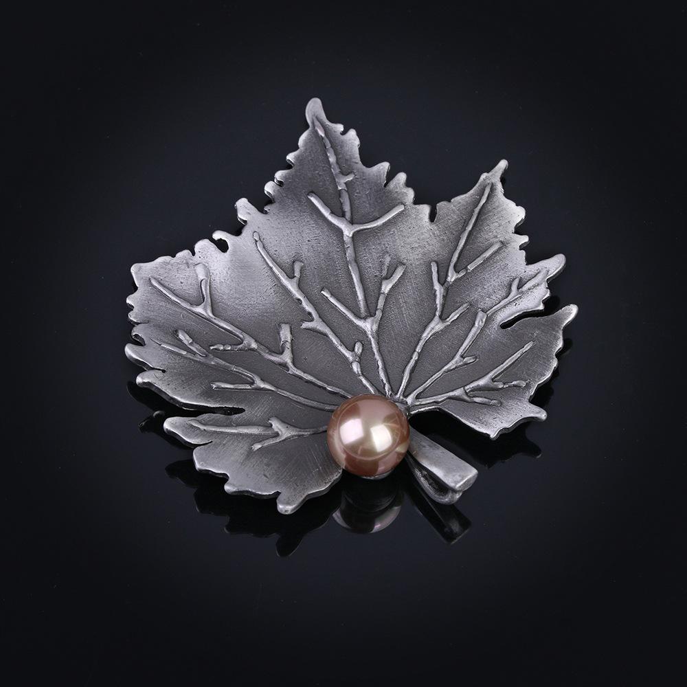 Hot Maple Leaf Alloy Brooch Retro Premium Light Luxury Clothing Accessories High-End Pin Accessories Brooch