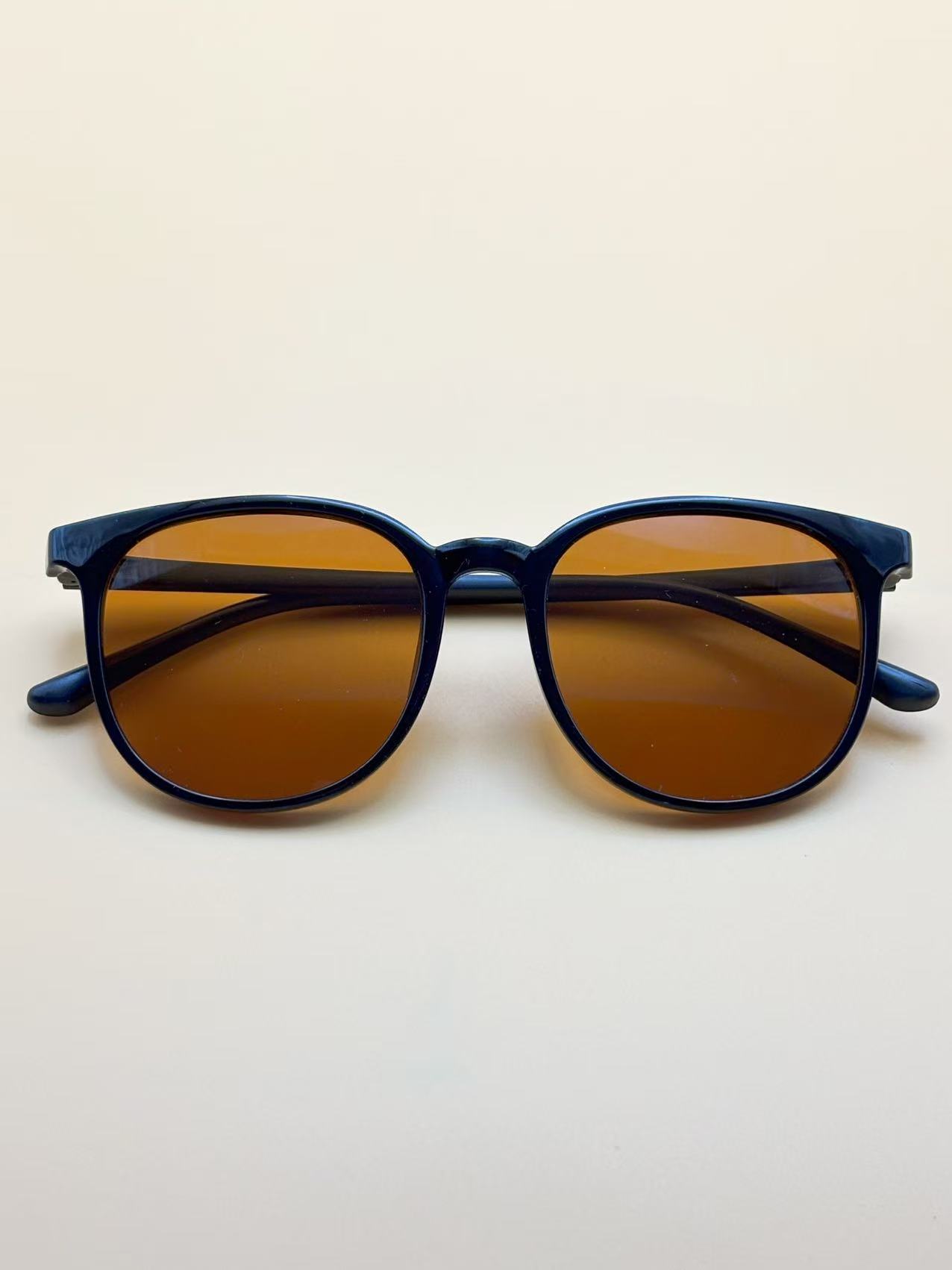 

Lightweight Comfortable Durable High Quality Retro Stylish Designer Style Round Shaped Male Female Sun Glasses