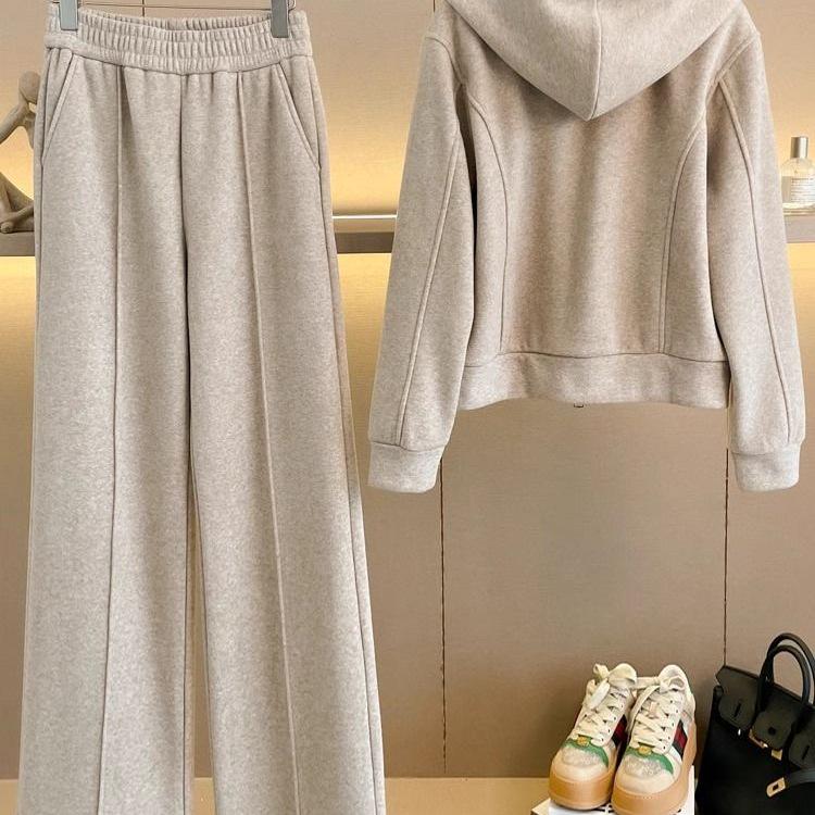 Dámská fleecem podšitá ležérní sportovní souprava - Mikina s kapucí a kalhoty se širokými nohavicemi, Kolekce podzim/zima 2025.