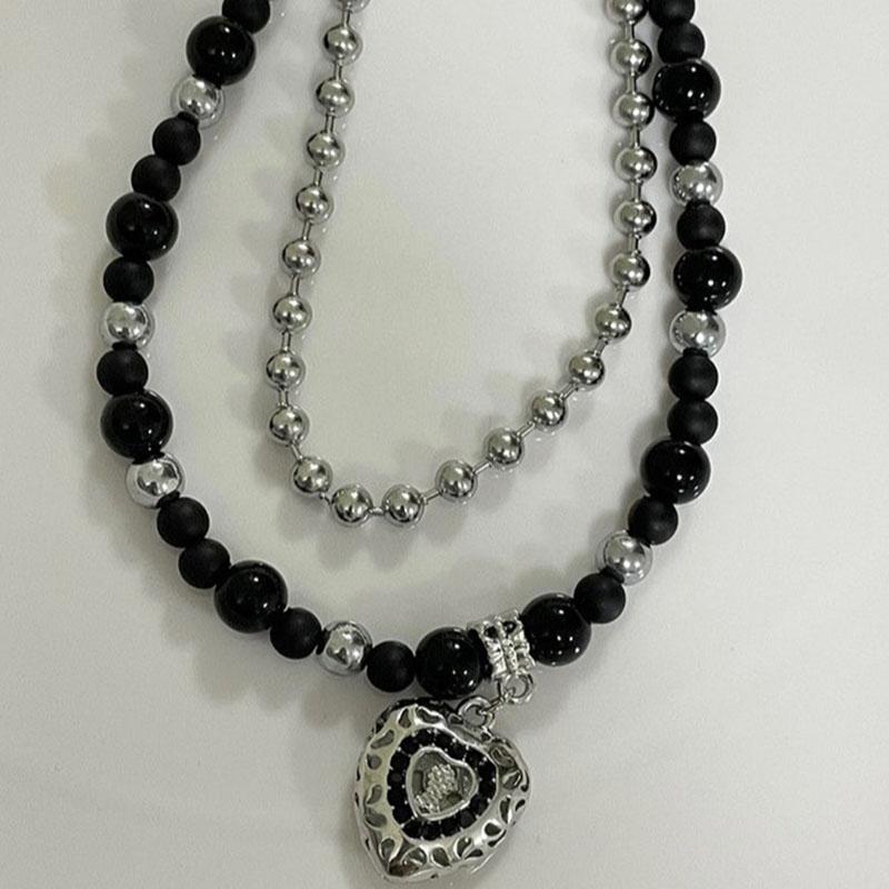 2-Piece Peach Heart Pendant Necklace Design for Women's Fashion Hip Hop Punk Charm Necklace Sweet and Cool Black Beaded Gift