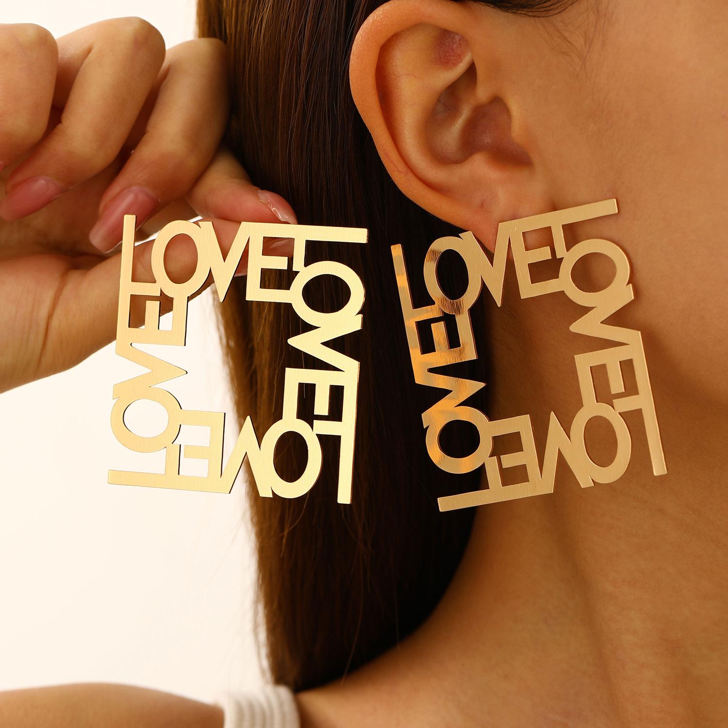 

Модные преувеличения, усовершенствованная простота, геометрические серьги с буквами LOVE для женщин 1 pair