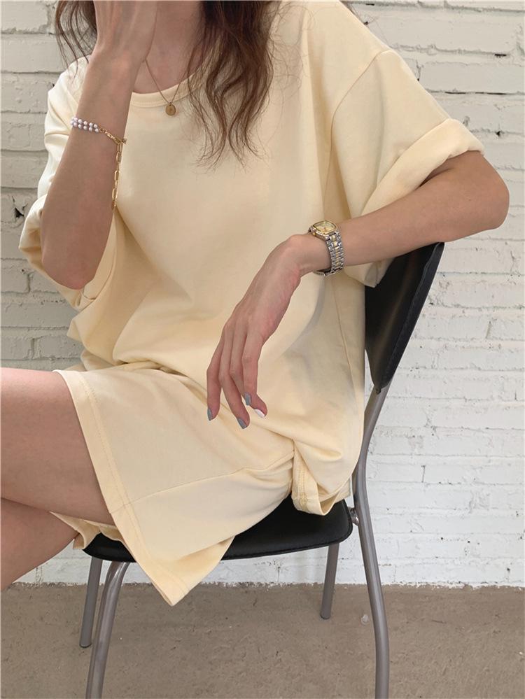 

Женский летний повседневный хлопковый костюм-двойка: Тонкий пуловер с широкими шортами, стройнящий - костюм в отпускном стиле Medium