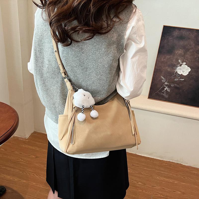 2024 Retro Large-Capacity Women's Contrast Color Shoulder Bag - Autumn/Winter Commuter Pillow Messenger