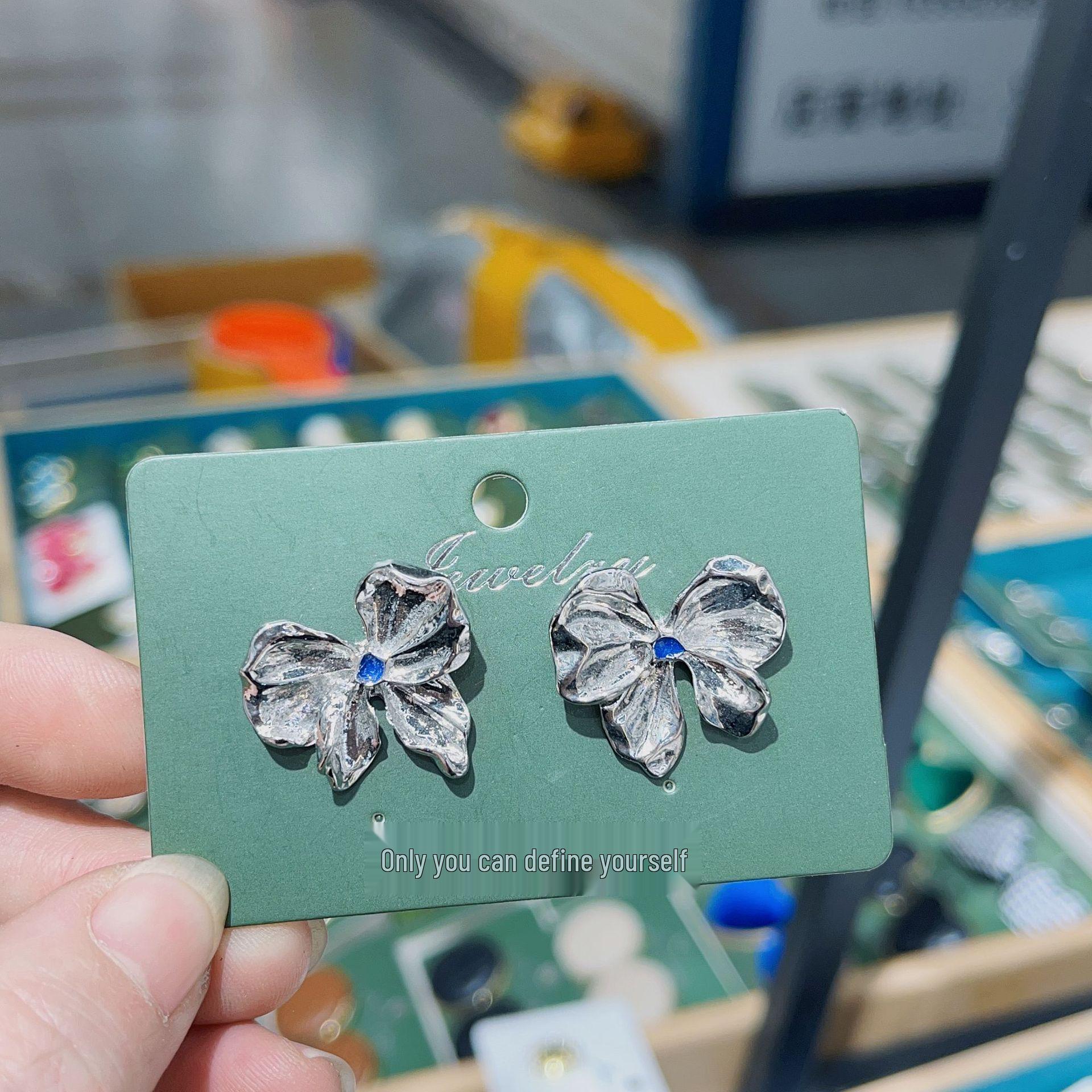 

Серьги-пусеты в корейском стиле с цветами, тренд 2023 - Женский универсальный дизайн инфлюенсера