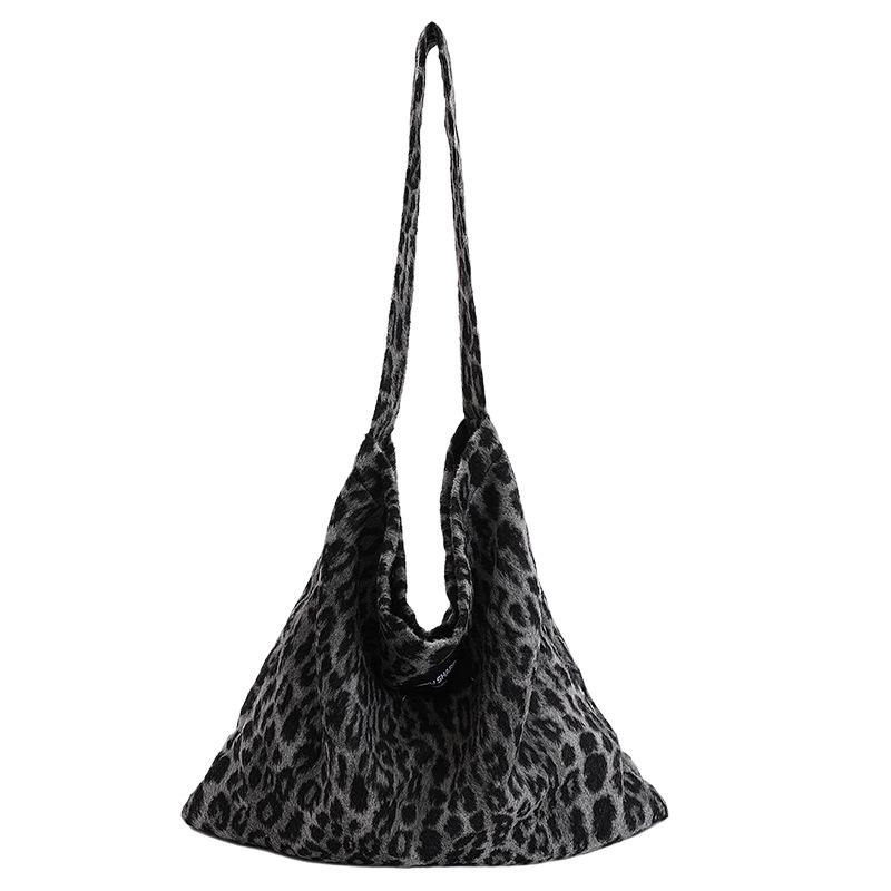 Retro fashion zebra pattern shoulder bag women's new large-capacity simple casual commuter tote bag shoulder messenger bag