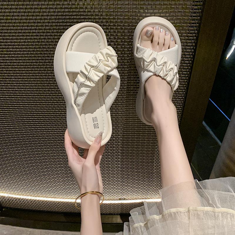 Fairy Wind Thick-soled Cool Slippers Female 2025 Summer New Round Head Thick-soled Comfortable and Versatile Women's One-character Slippers