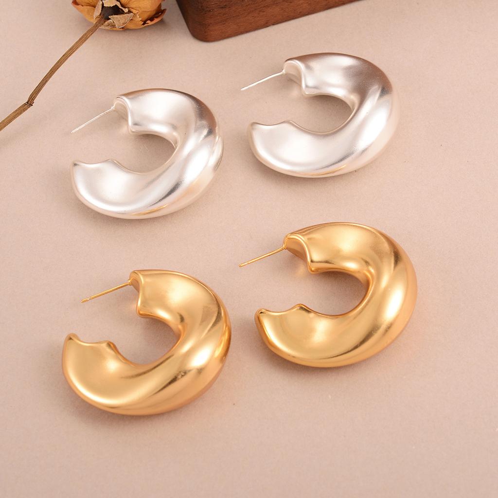 European and American Style C-shaped Tube Exaggerated Earrings Ins Style Light Luxury Fashion Versatile Simple Earrings Niche High-end Stud Earrings