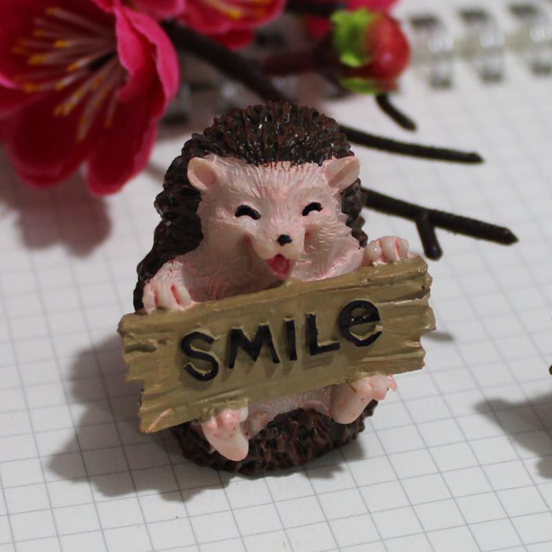 Hedgehog Resin Desk Decoration With Ecofriendly Finish For Home And Use Gift