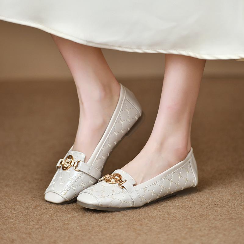 

Обувь Xiaoxiangfeng с квадратной головкой Doudou, женская, 2024 года, новая, с пряжкой для лошади, с мелким ртом, с одной педалью, модная, универсальная, одинарная обувь 35