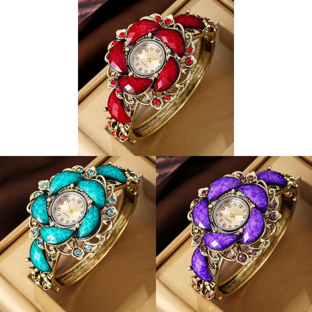 Quartz Watch For Women With Diamond Embellishments And Alloy Bracelet Fashion Accessory