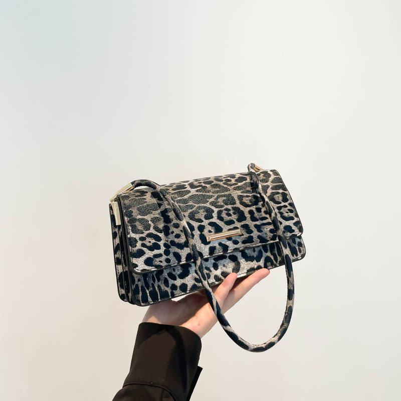 Autumn New Leopard Print Fashion Bag Women's Foreign Versatile Fashion Small Square Bag High Value Trend Personalized Baguette Bag