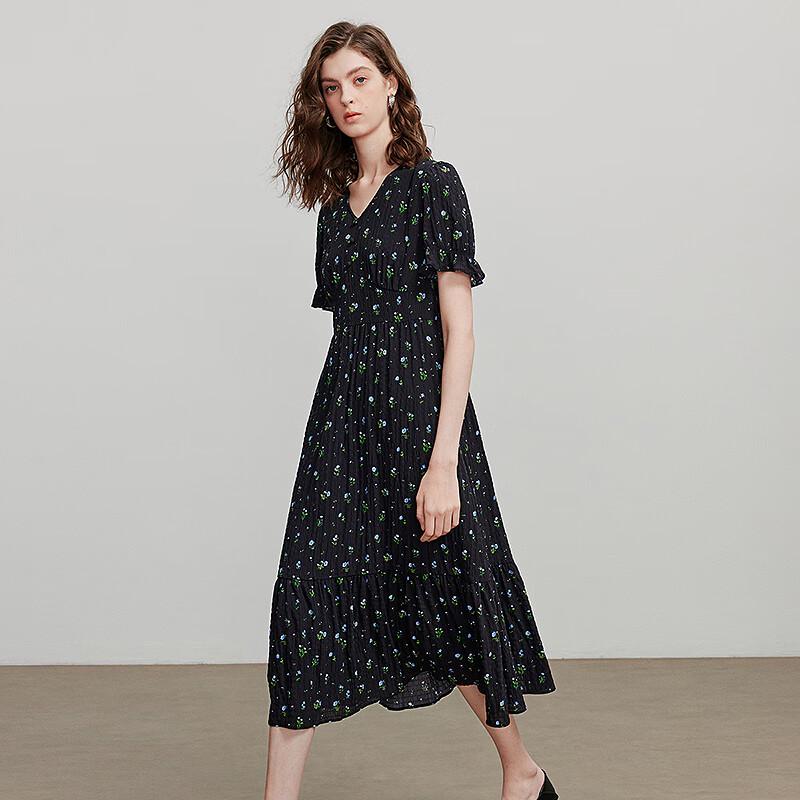 Chuyu V-Neck Pleated Floral Midi Dress