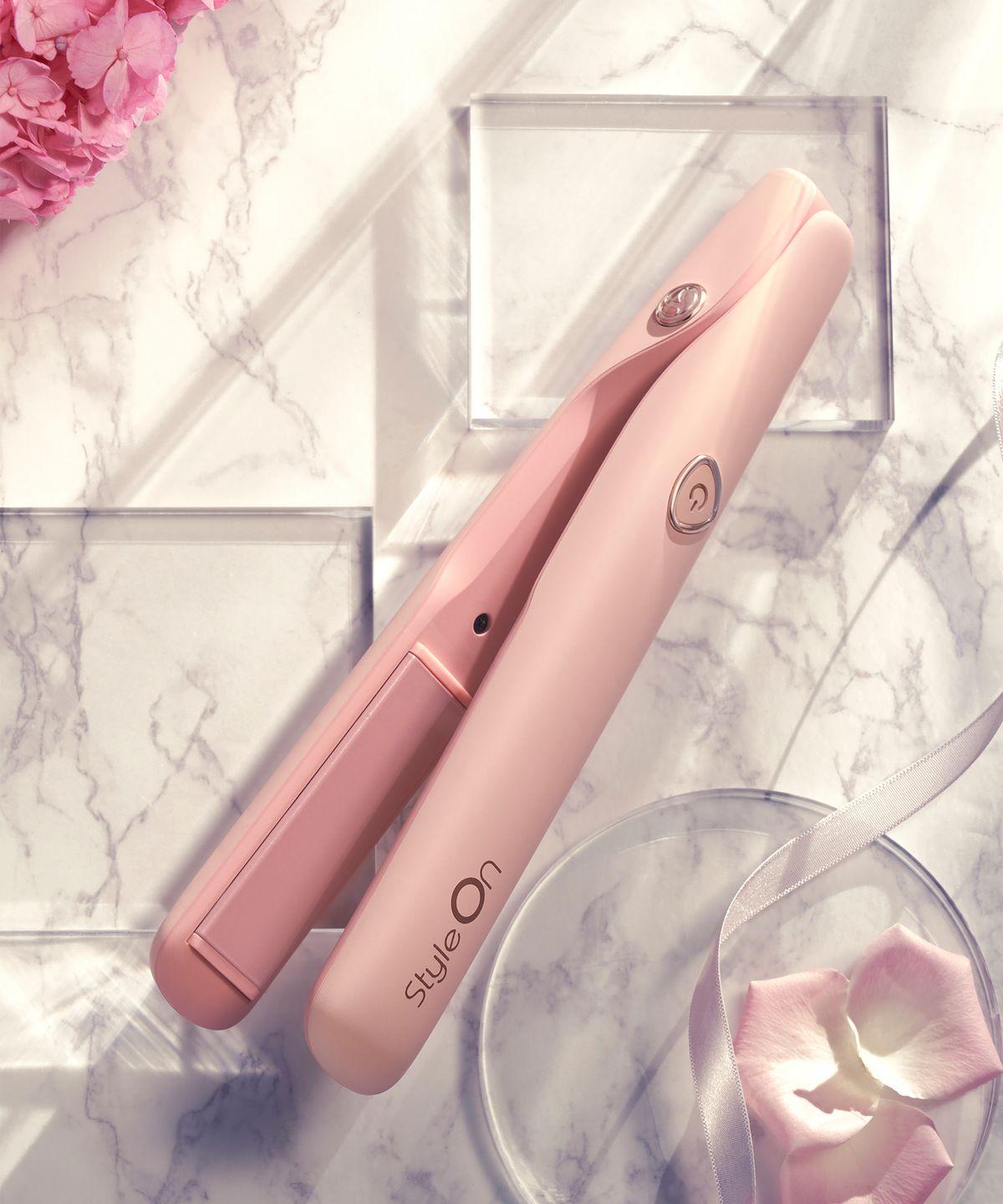 Professional Moving Cushion Free Voltage Oil Coated Styleon Hair Iron Soft Peach WS6002MB