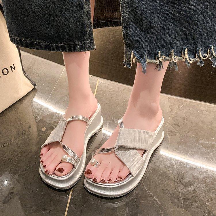 

sponge cake thick-soled wedge slippers women s summer outer wear summer new one-word sandals fashion sandals 35 срібний
