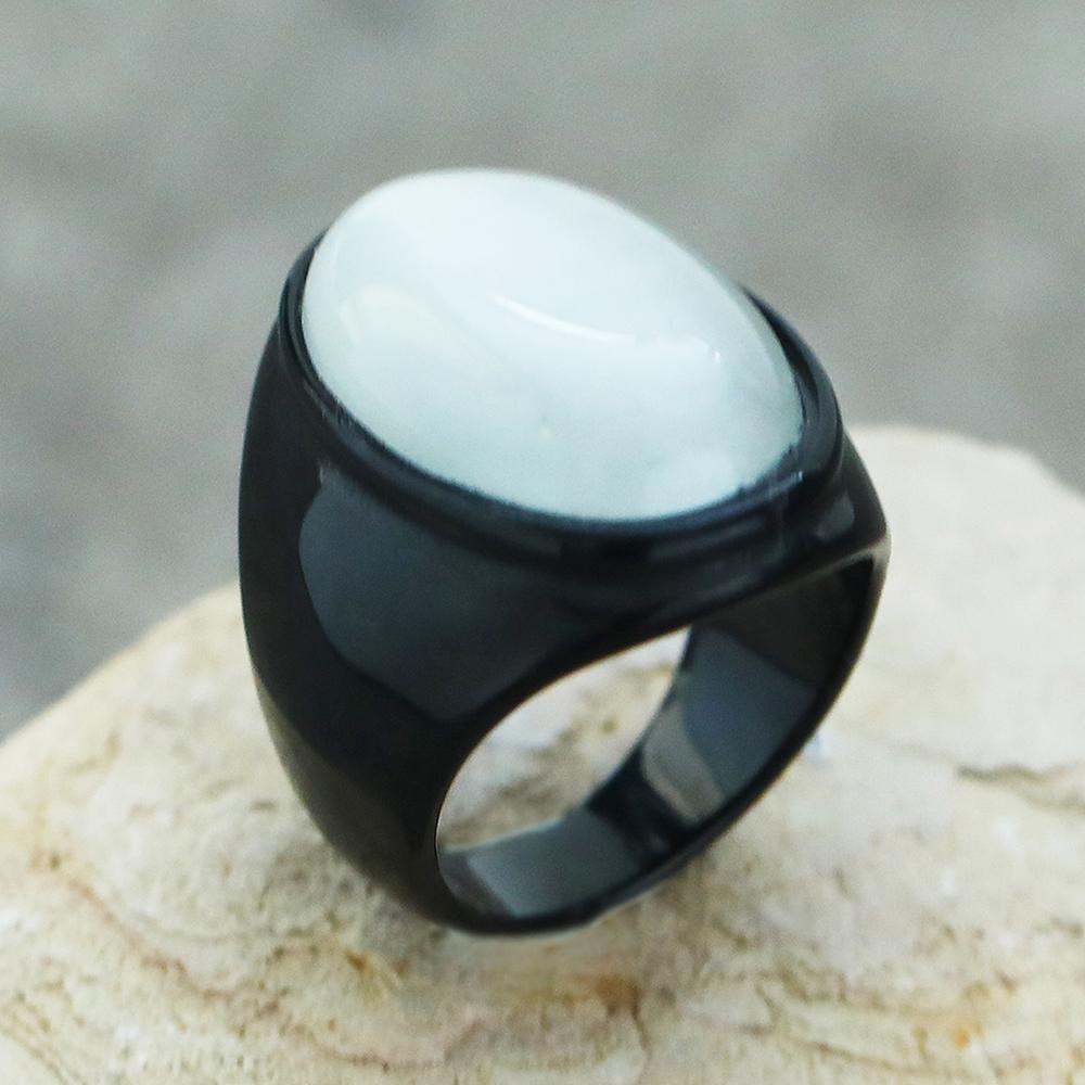 2025 Neuer Herrenring aus Edelstahl mit farbigem ovalem Edelstein Gothic Biker Hipster Schmuck für Männer Mann Geschenkidee