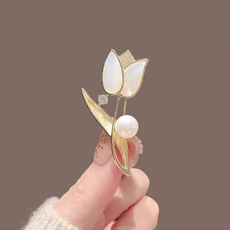 

Брошь-тюльпан, Нишевый дизайн высокого класса для женщин, Жемчужная брошь, Роскошная и элегантная брошь