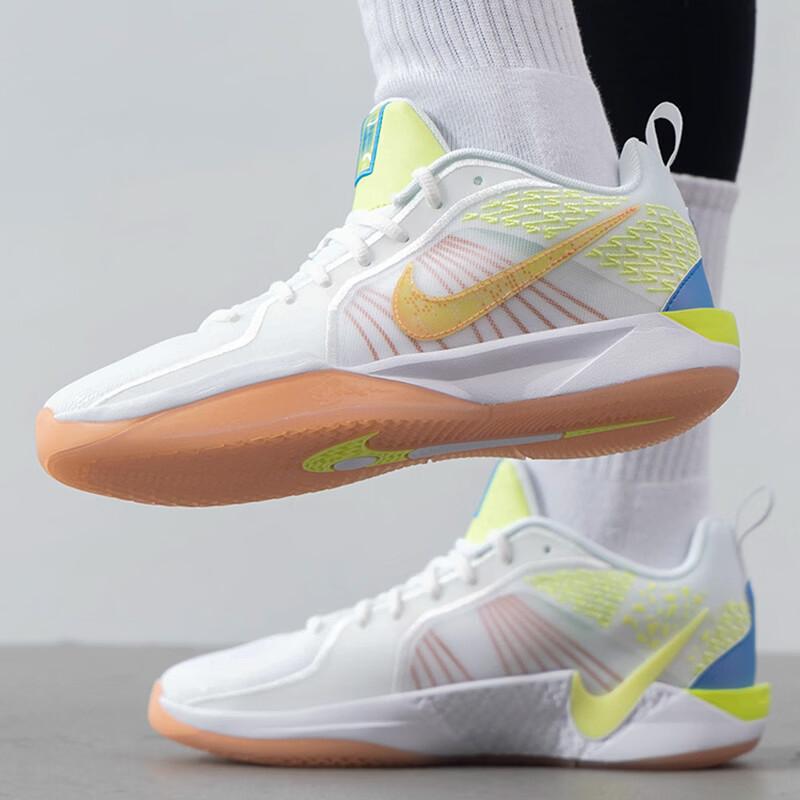 Nike Sabrina 2 SE GS Hesi Hitter Kinder-Sneaker Weiß Light-Lemon-Twist Aprikosen-Achat HF1188-100