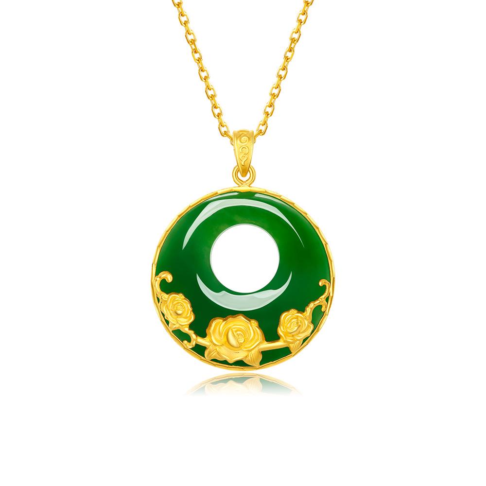 Vietnamský Sand Gold Bauhinia Jade přívěsek na náhrdelníku se zlacenou mosaznou květinou.