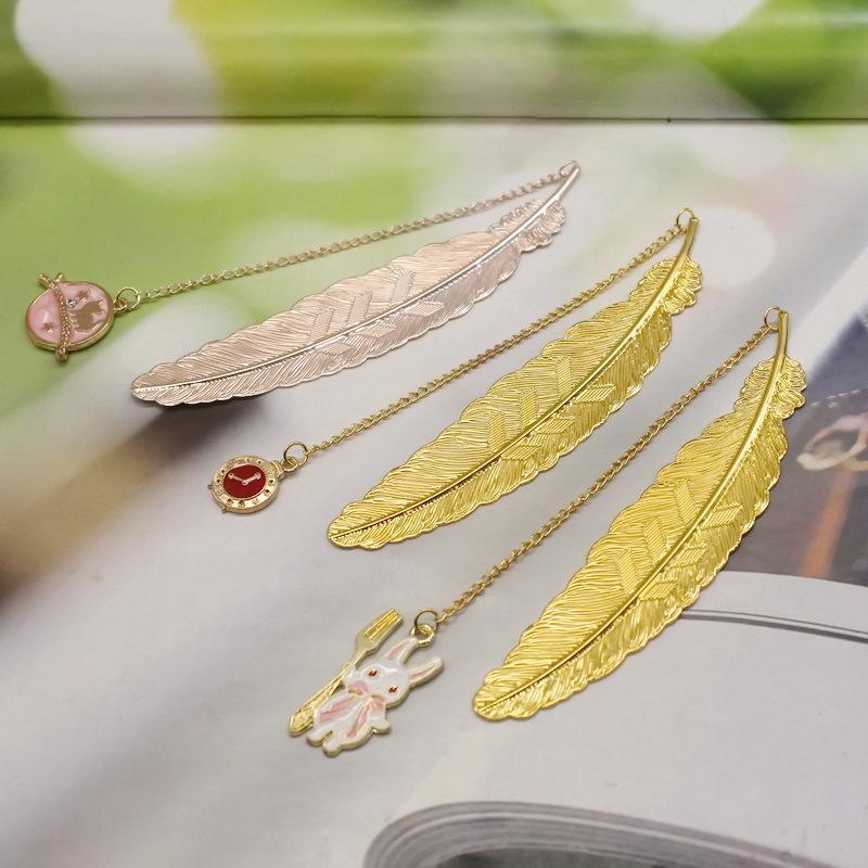 Creative Design Aesthetic Brass Bookmark for Book Retro Leaf Metal Book Tab with Pendant Set Cute Student Supplies Teacher Gift