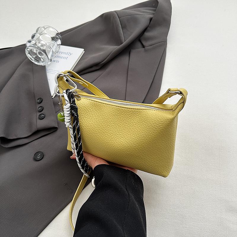 Niche design bag women's new fashion summer shoulder armpit bag crossbody casual pillow bag