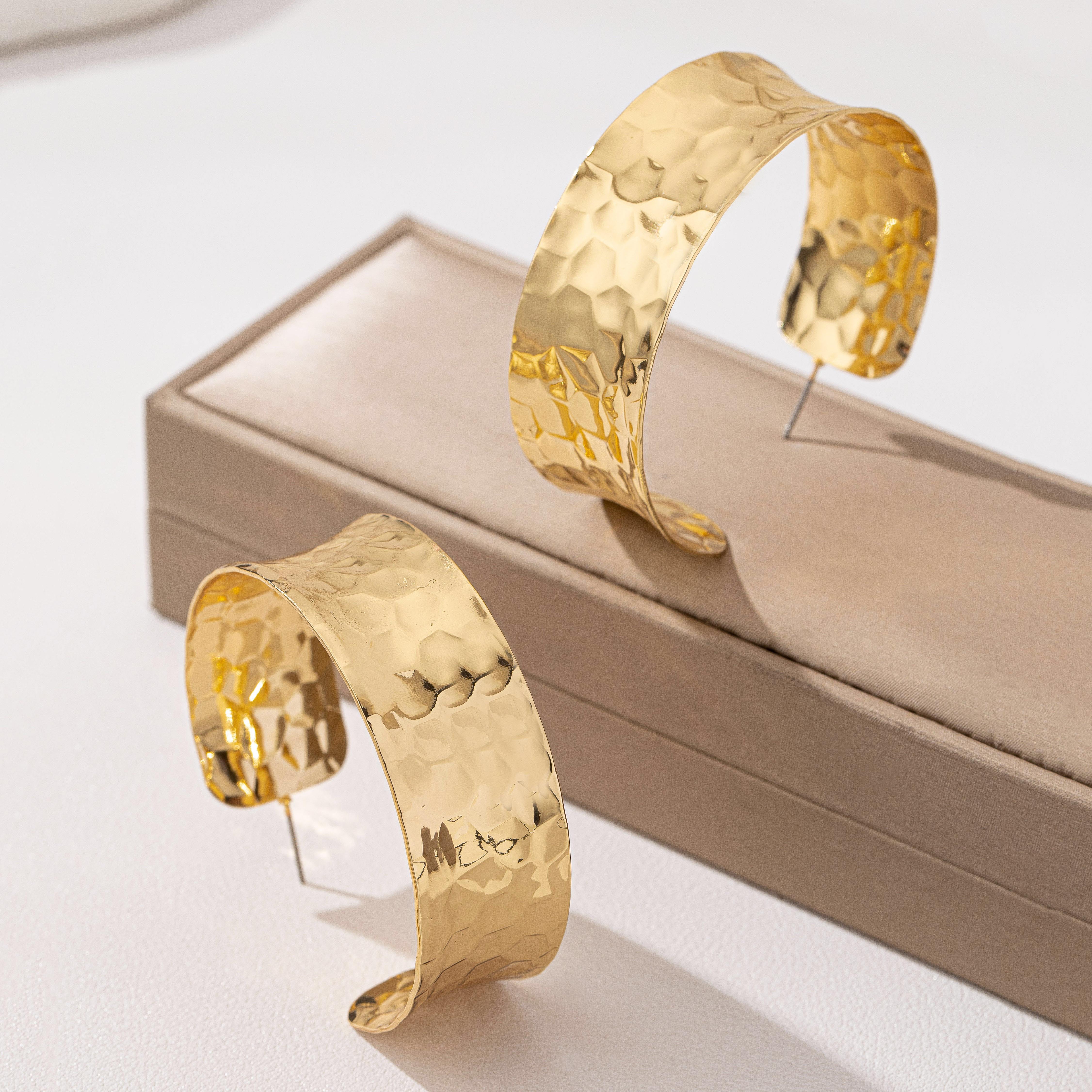 

Геометрические круглые, вогнутые и выпуклые серьги в форме буквы С в европейском и американском стиле. Модные крупные украшения для путешествий.