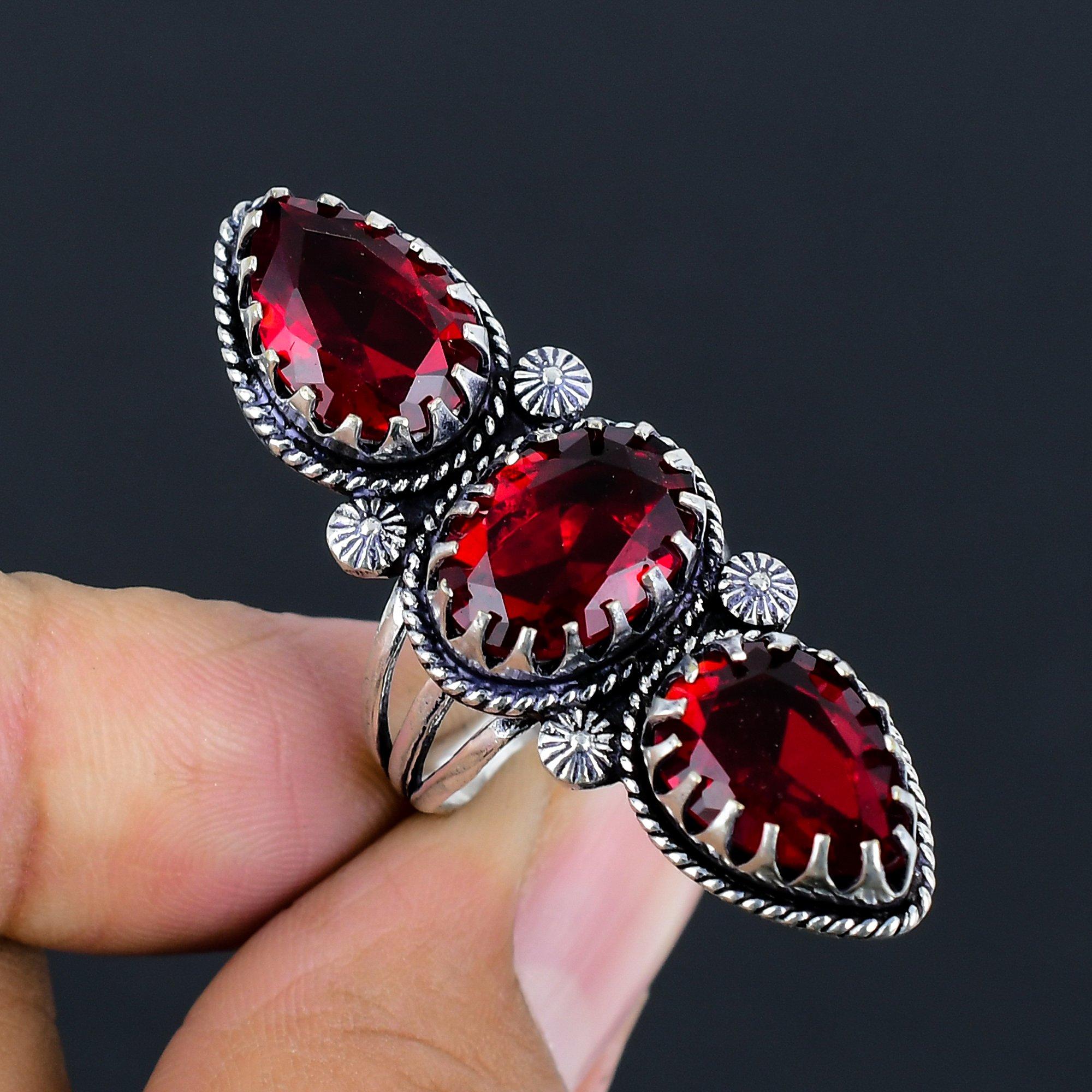 

Кольцо из серебра 925 пробы с гранатовым камнем, размер 8 красный