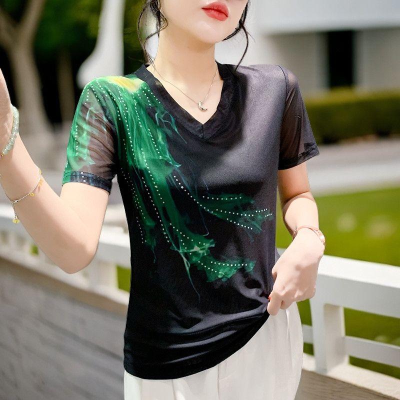 

Летняя кружевная базовая футболка с коротким рукавом Новая темпераментная блузка с V-образным вырезом и цветочным принтом Облегающая и универсальная футболка XXXL чёрный
