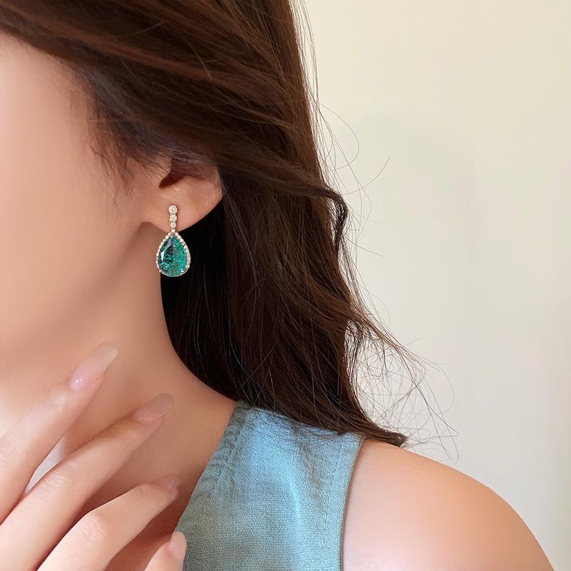 French Light Luxury, Niche Elegance, High-end Sense, Diamond-encrusted Water Drop Pendant, Earrings, Versatile, Simple Temperament, Fashionable