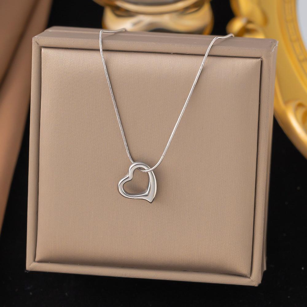 Stainless Steel Love Heart Pendant Necklace For Women Fashion Ladies Gold Color Clavicle Chain High Quality Jewelry Gifts New In