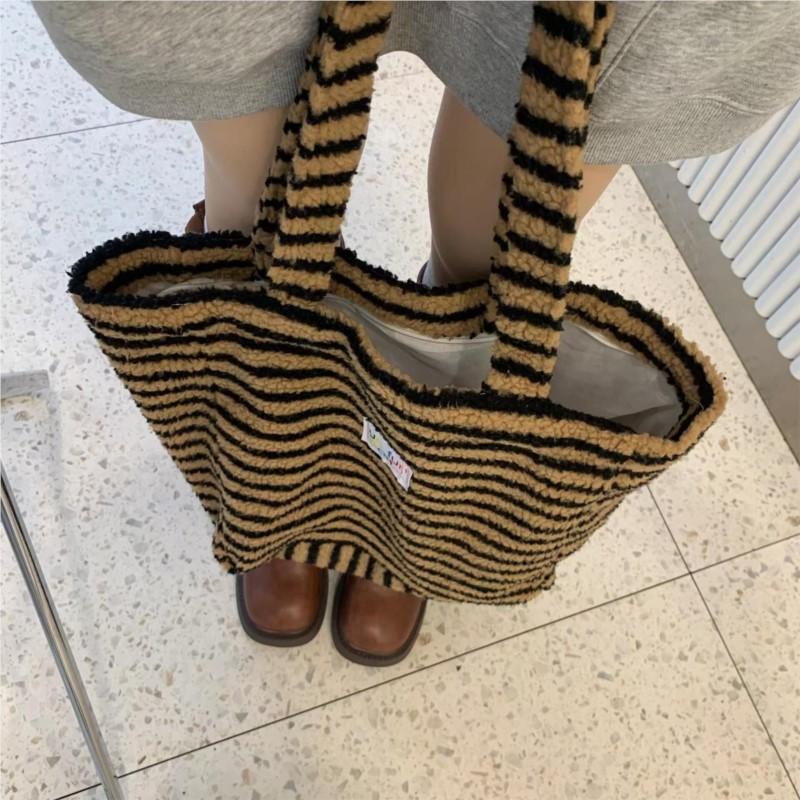 Retro Stripe Plush Tote Bag Women Lambswool Large Capacity Handbag Ladies Harajuku Preppy Style Commute Cute Daily Shoulder Bags