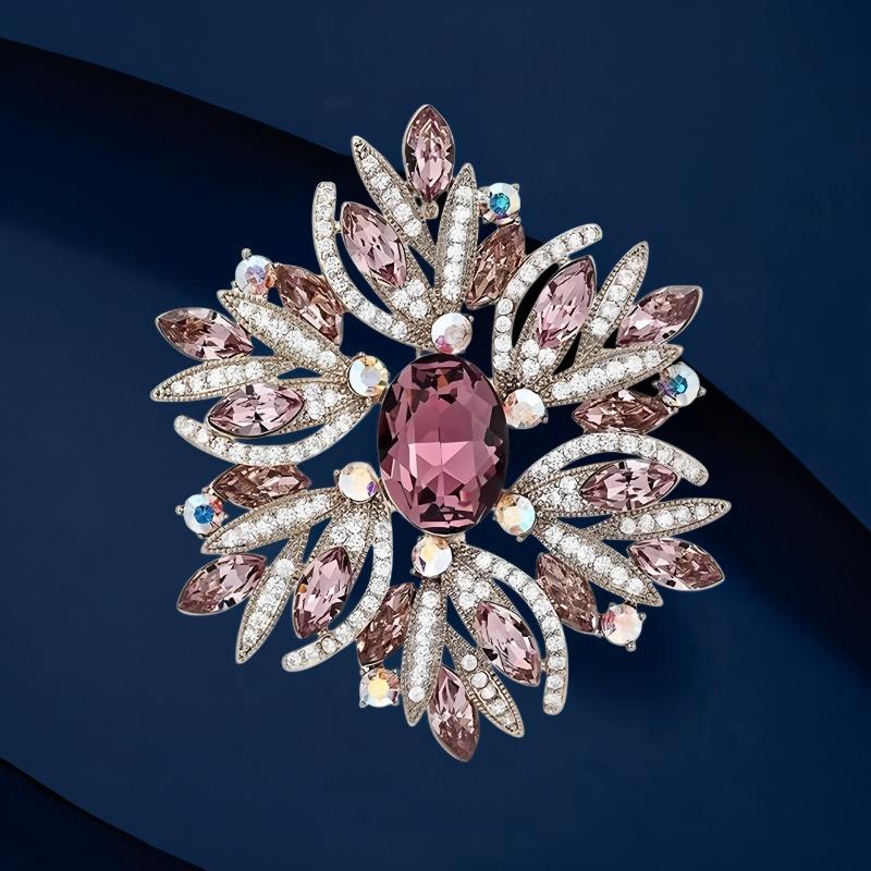 A Grand Court-style Floral Brooch for Women, Elegant and Fashionable Brooch, with A Light Luxury Design Sense