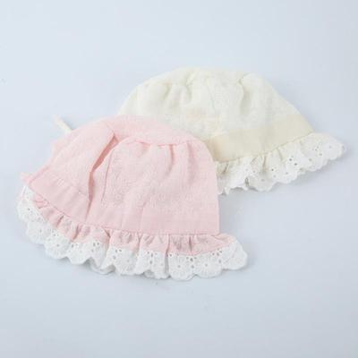 Babymuts met Vissersstijl en Kantrand met Oorbescherming – Stijlvol Accessoire voor Pasgeborenen